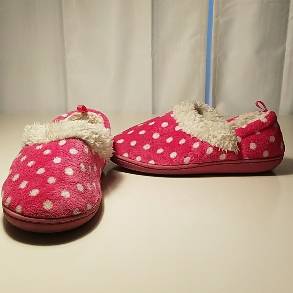 Kids size M (13-1)Fuzzy Pink & white dot Slippers